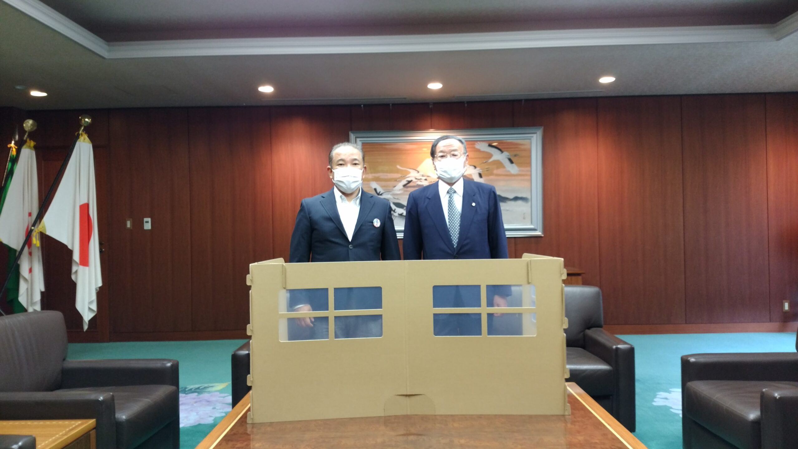 パーテーション寄贈の様子2